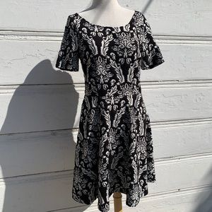 Black & cream 5/48 brand patterned dress sz medium